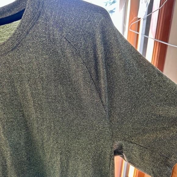 Lululemon Drysense Training Short Sleeve Shirt in Black / Faded Zap - Picture 10 of 12